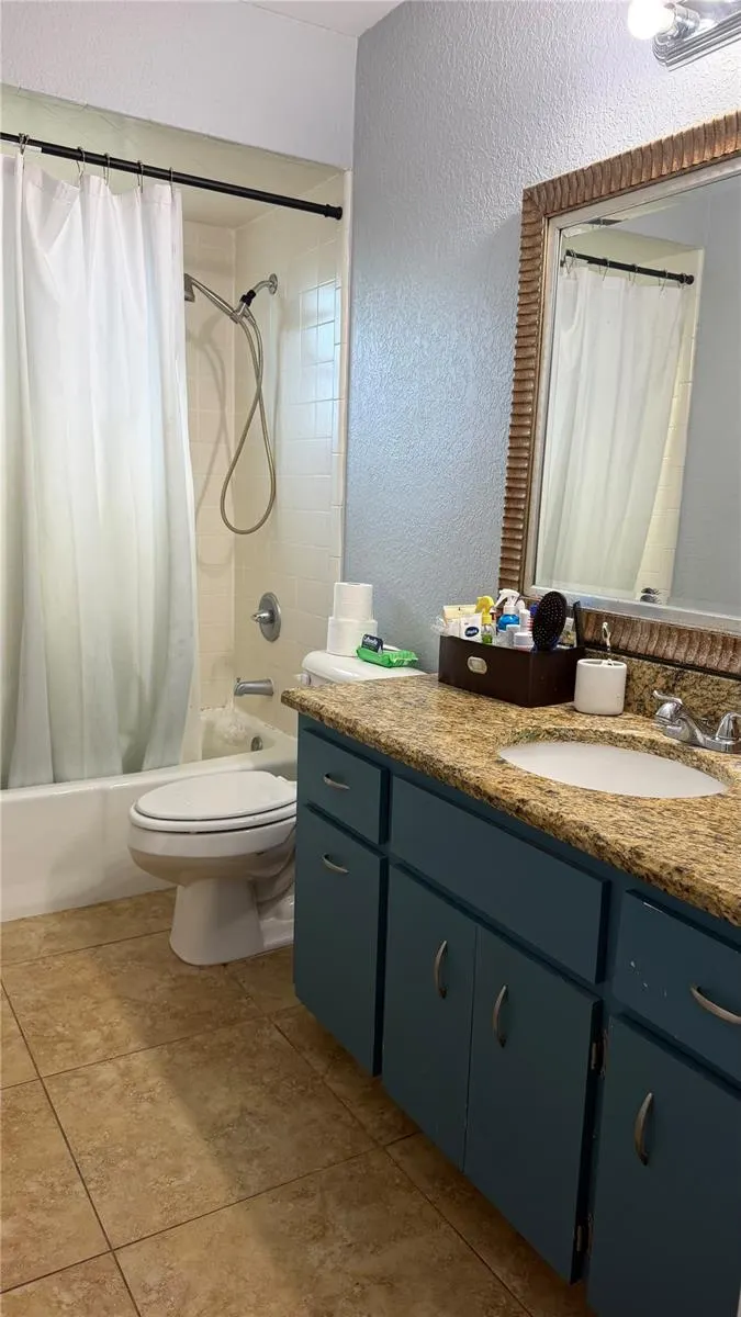 4404 S LAUREL POINTE DR