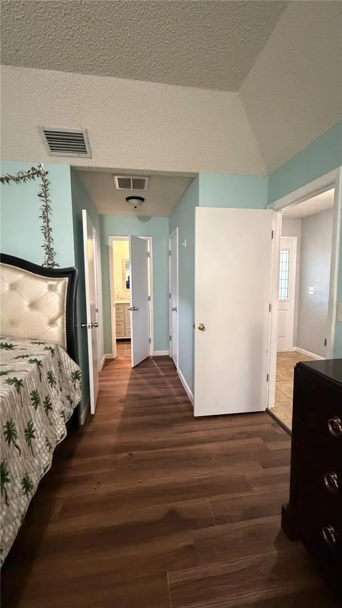4404 S LAUREL POINTE DR