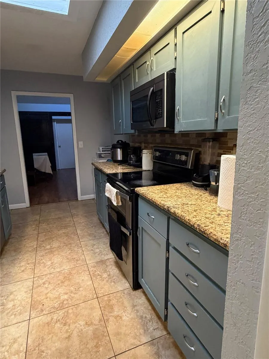 4404 S LAUREL POINTE DR