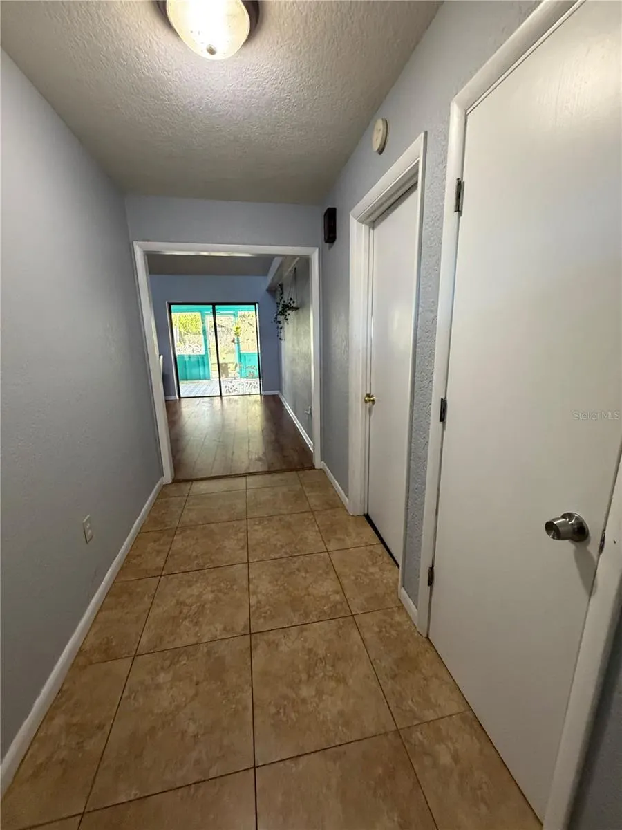 4404 S LAUREL POINTE DR