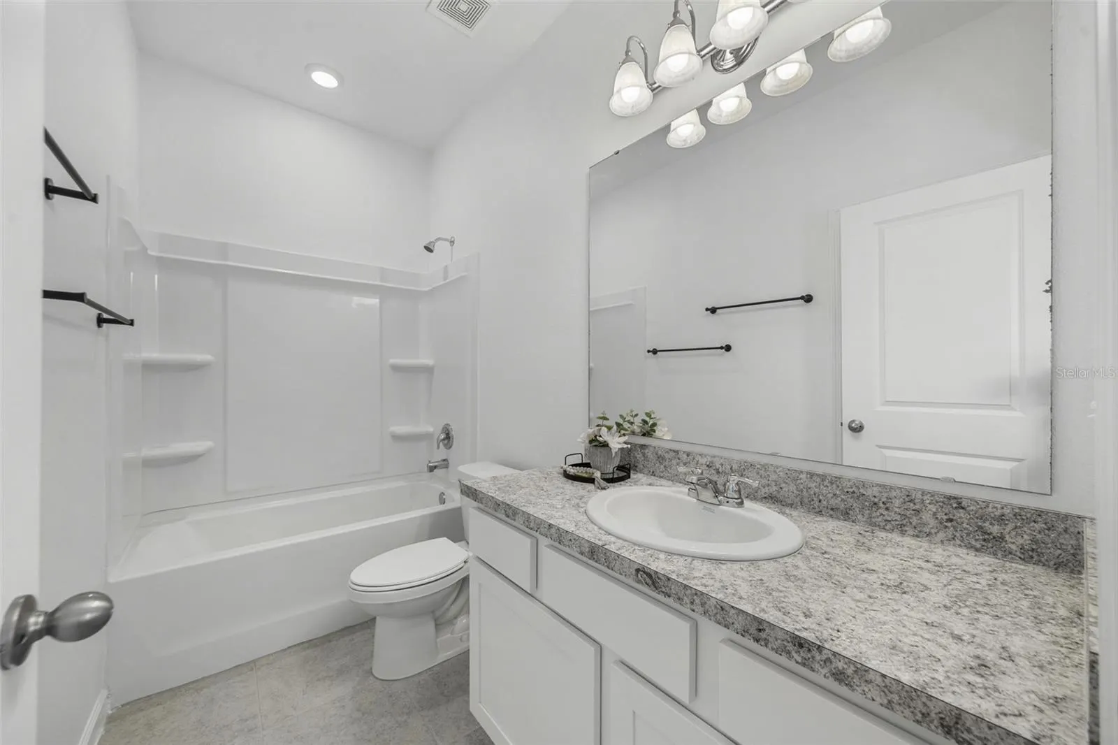 417 HENNEPIN LOOP