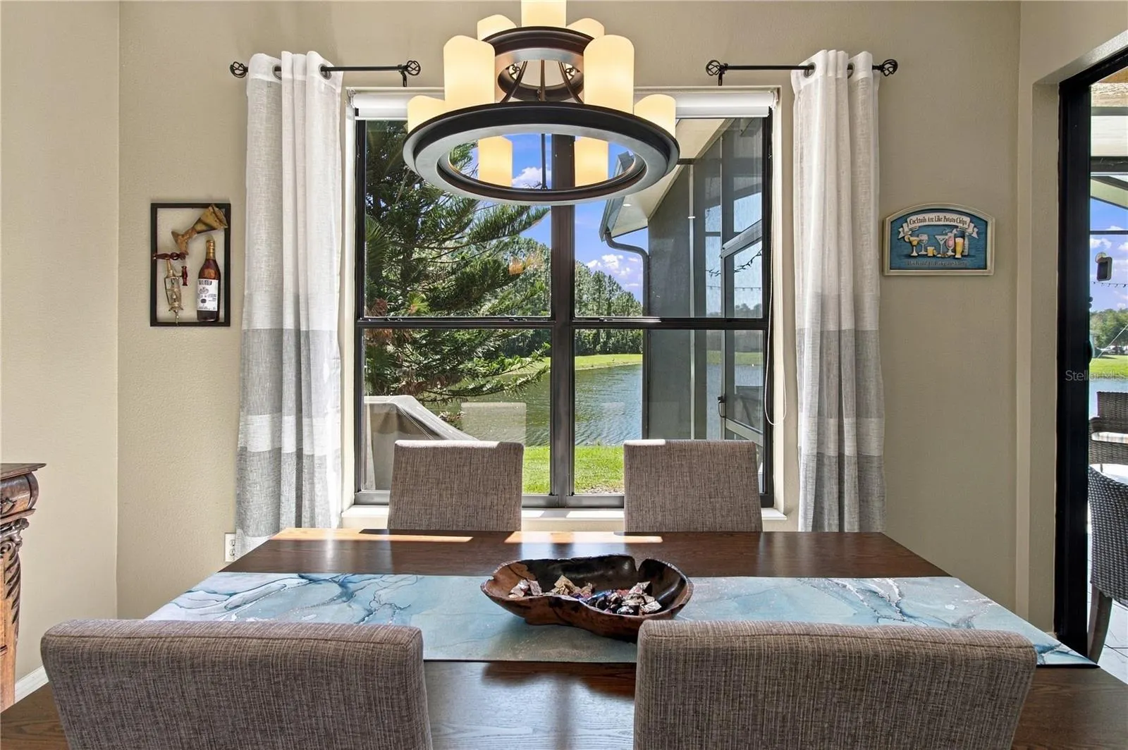318 LA JOLLA LN