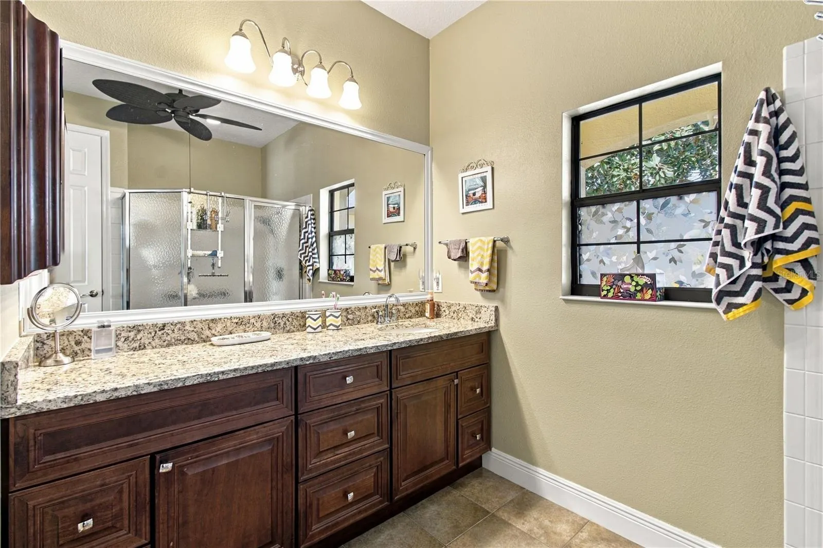 318 LA JOLLA LN