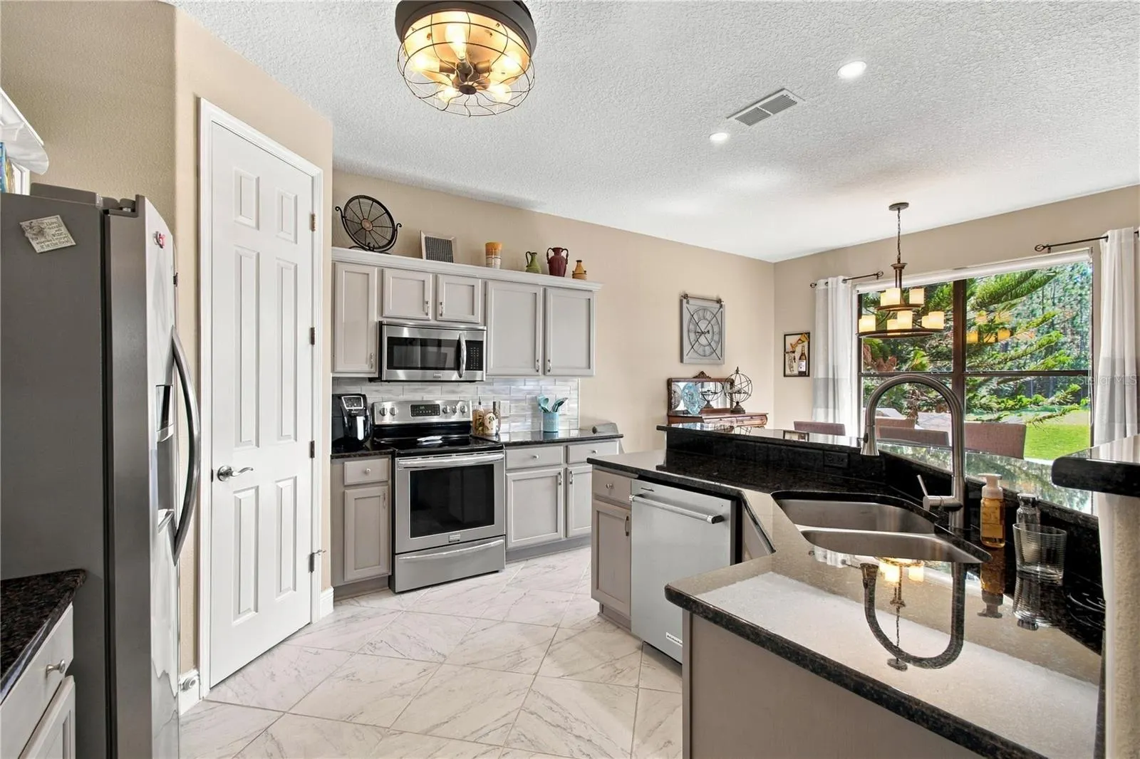318 LA JOLLA LN