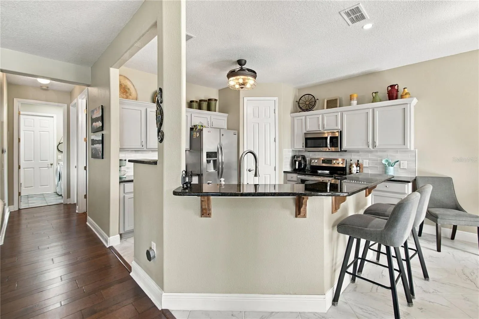 318 LA JOLLA LN