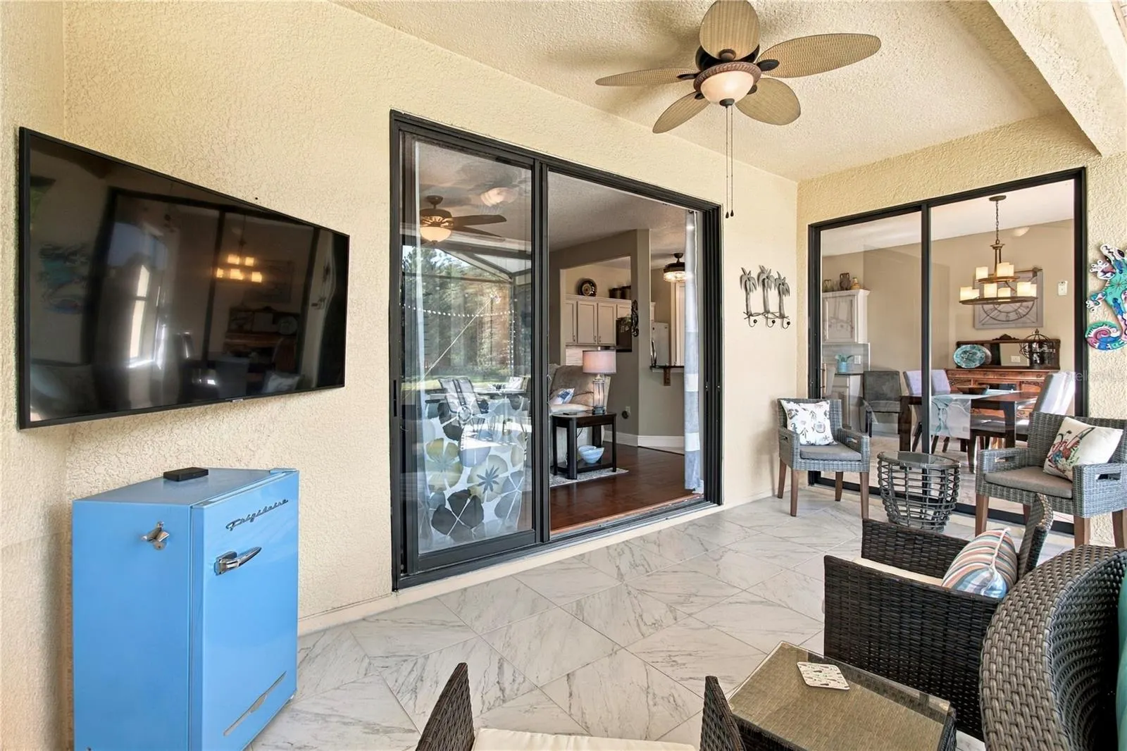 318 LA JOLLA LN