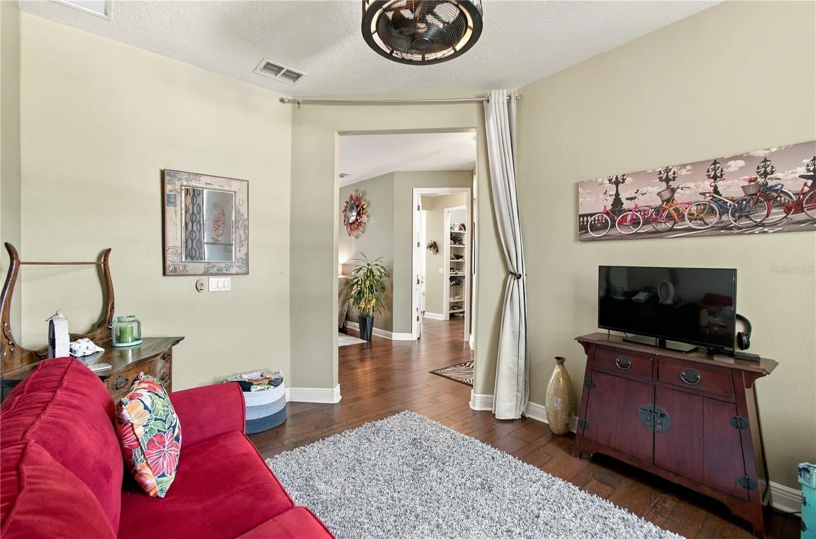 318 LA JOLLA LN