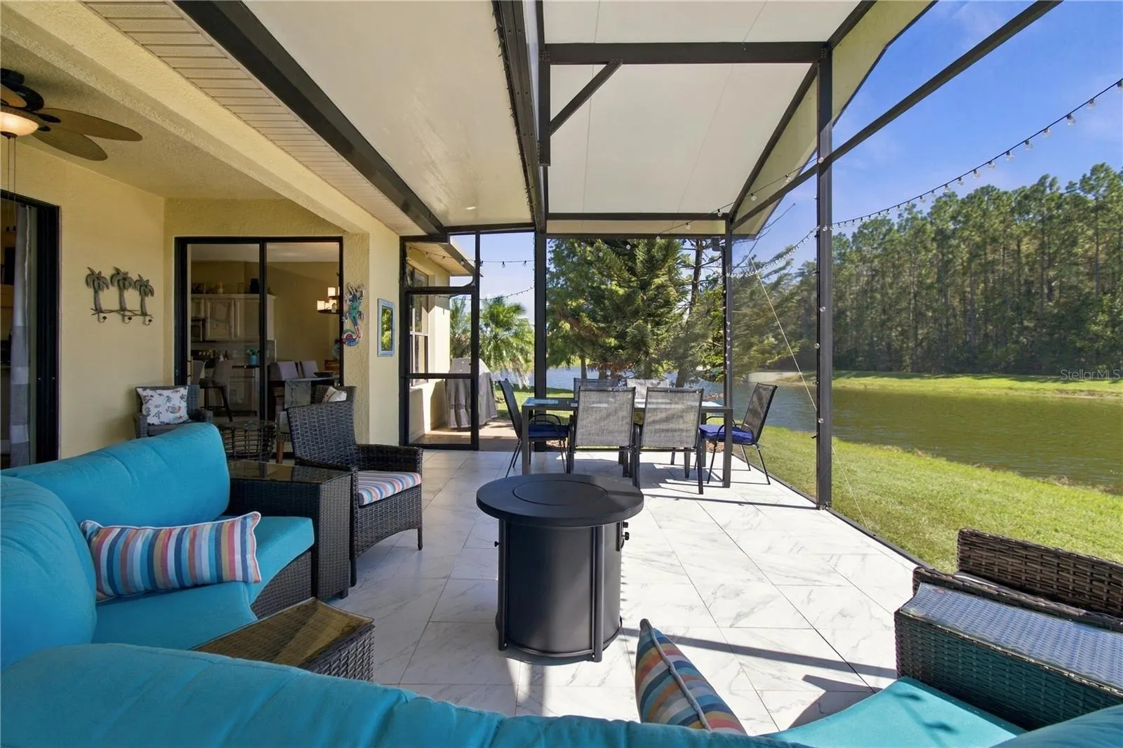 318 LA JOLLA LN