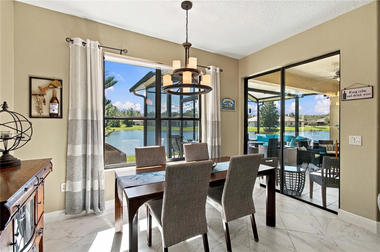 318 LA JOLLA LN