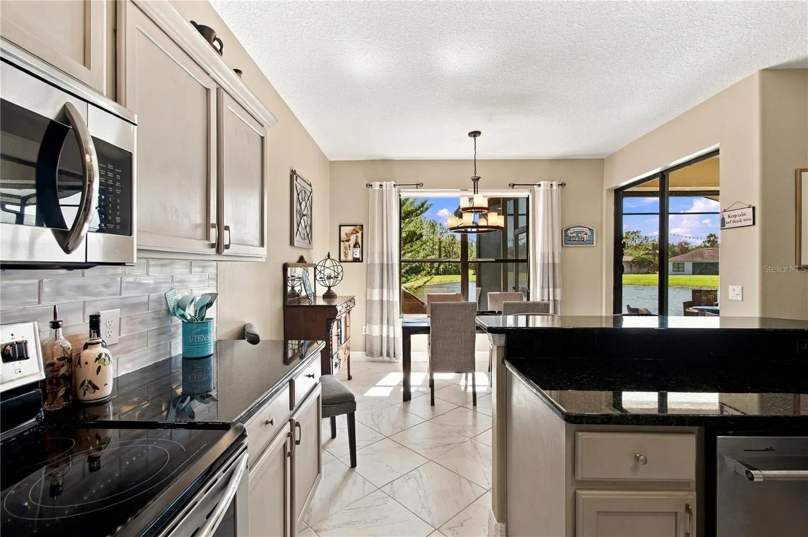 318 LA JOLLA LN