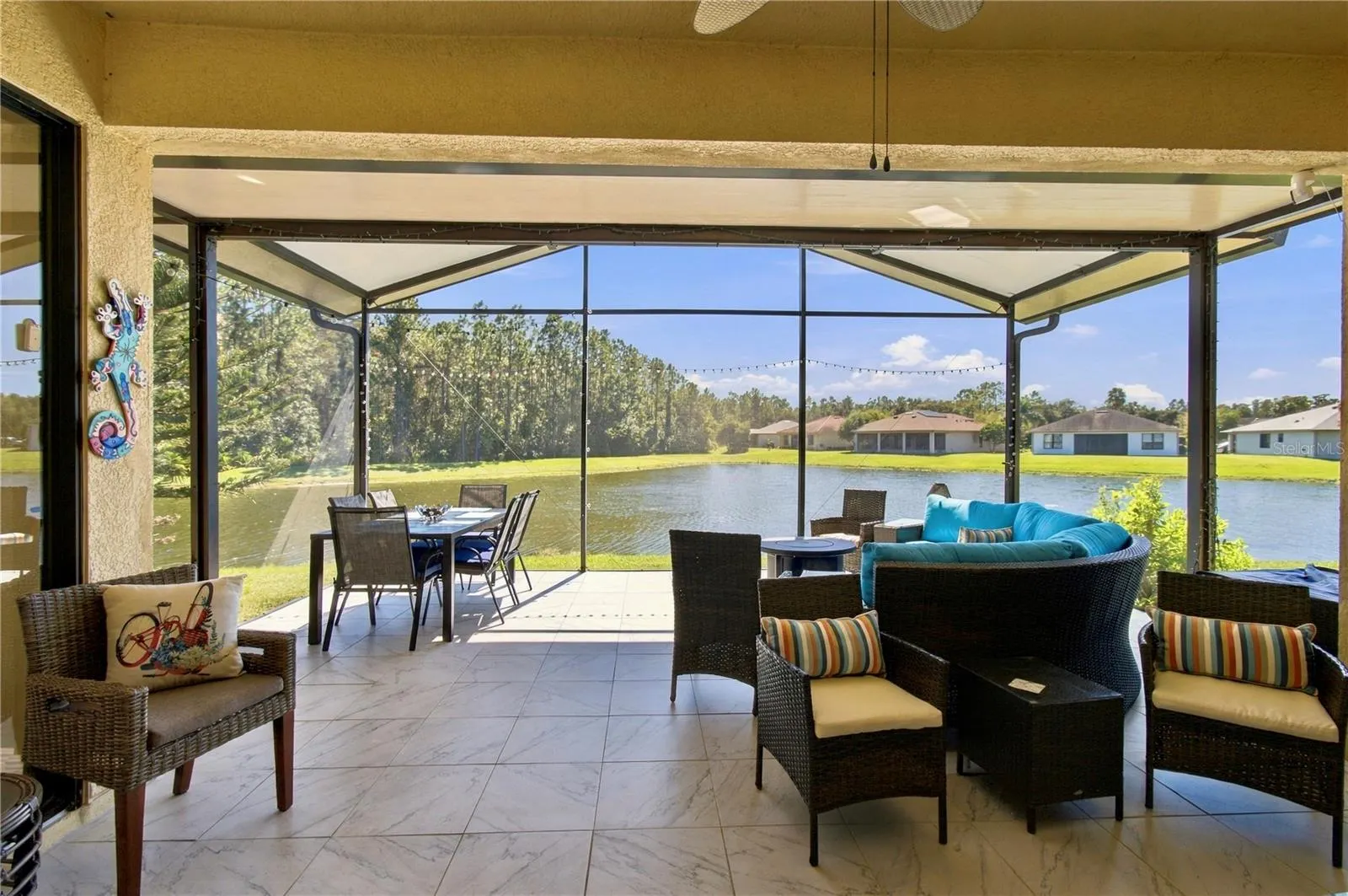 318 LA JOLLA LN
