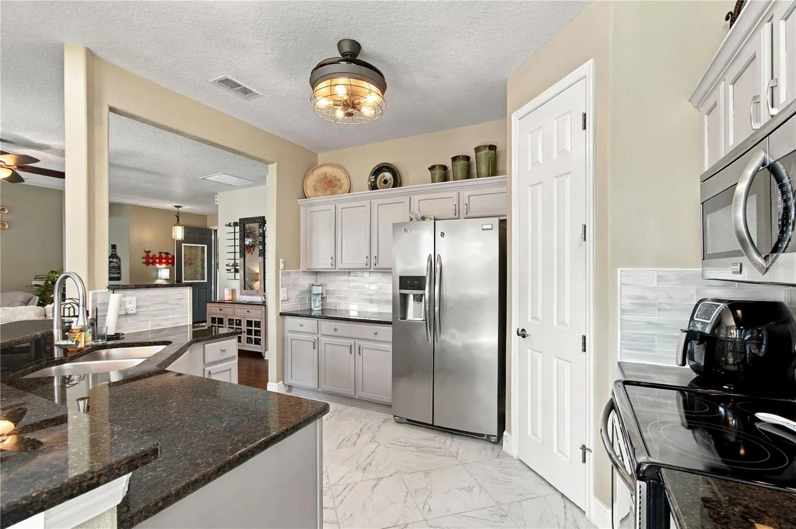 318 LA JOLLA LN