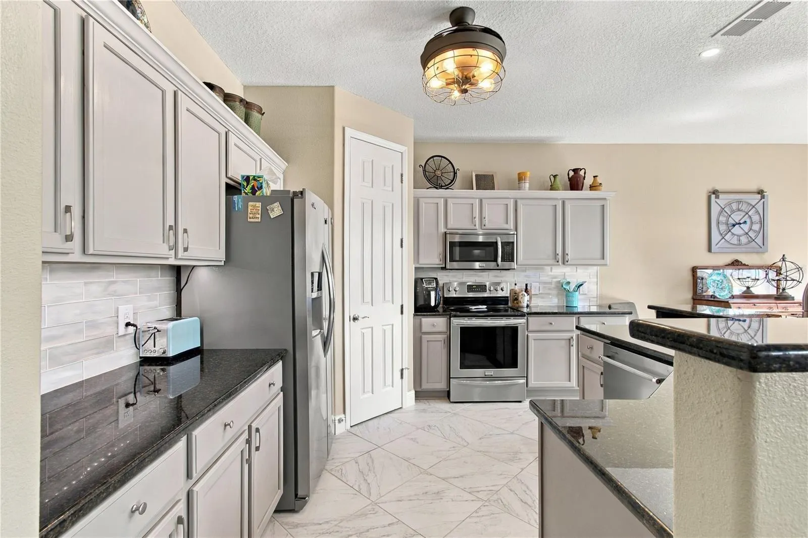 318 LA JOLLA LN