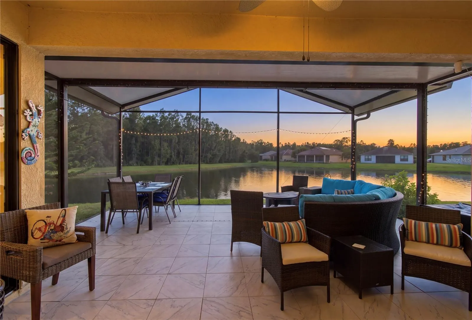 318 LA JOLLA LN