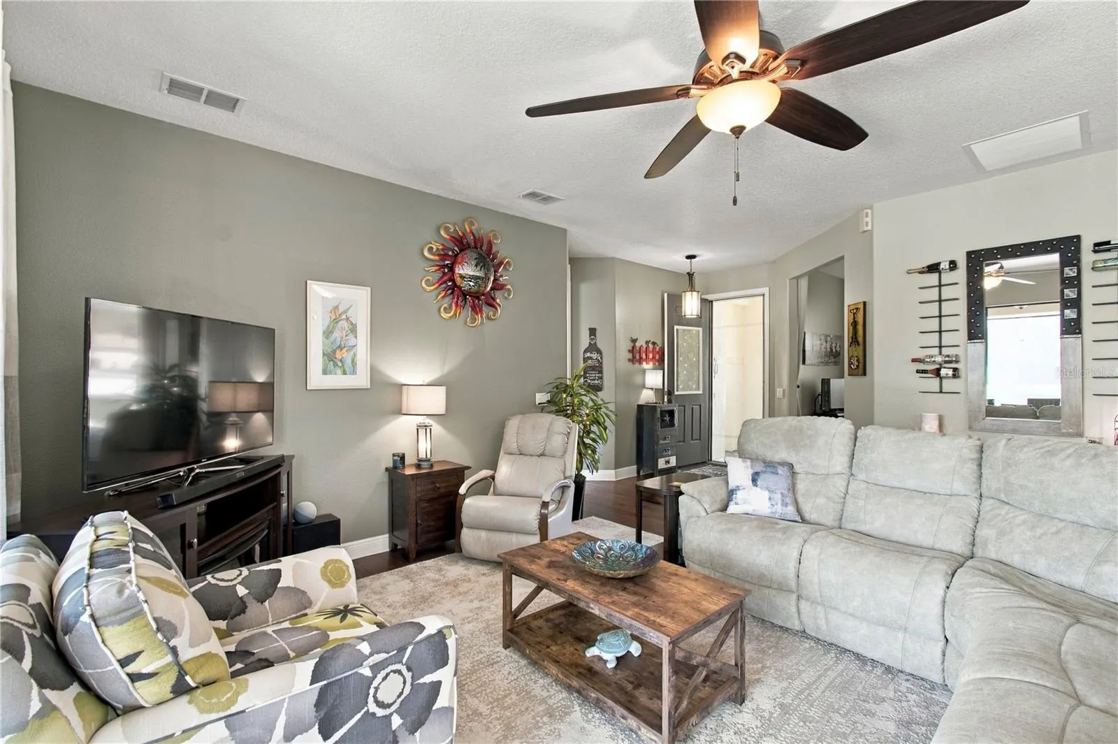 318 LA JOLLA LN