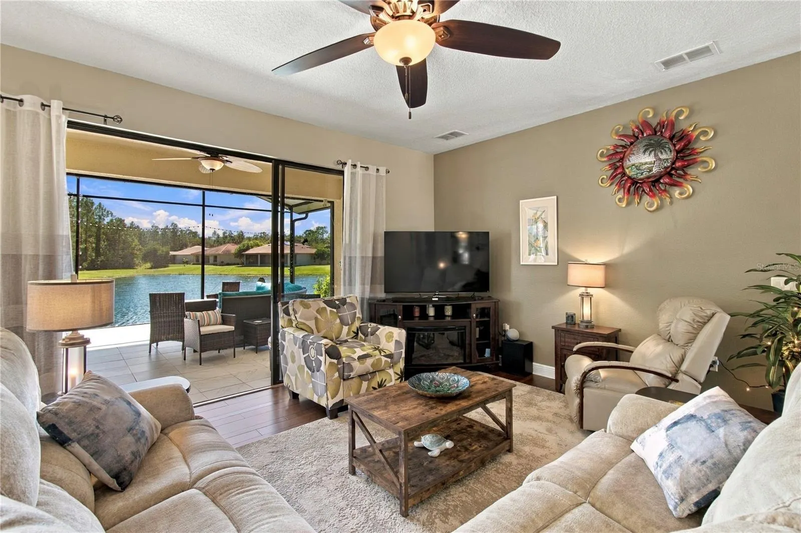 318 LA JOLLA LN