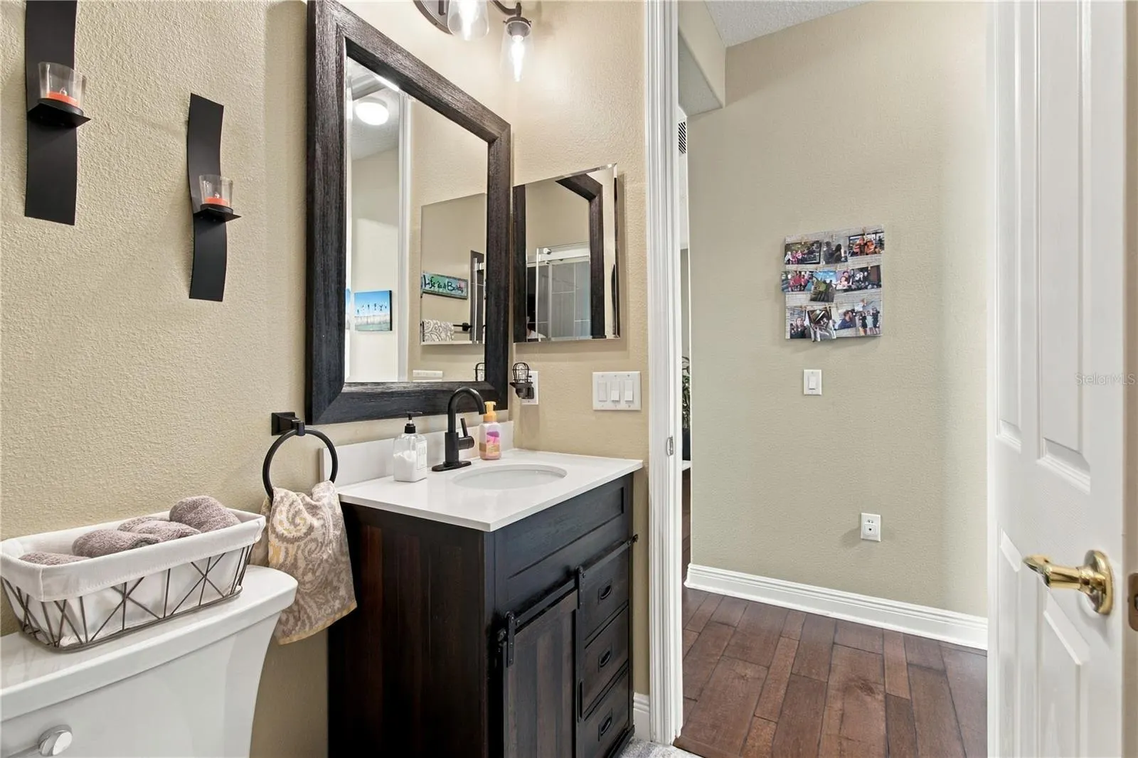 318 LA JOLLA LN