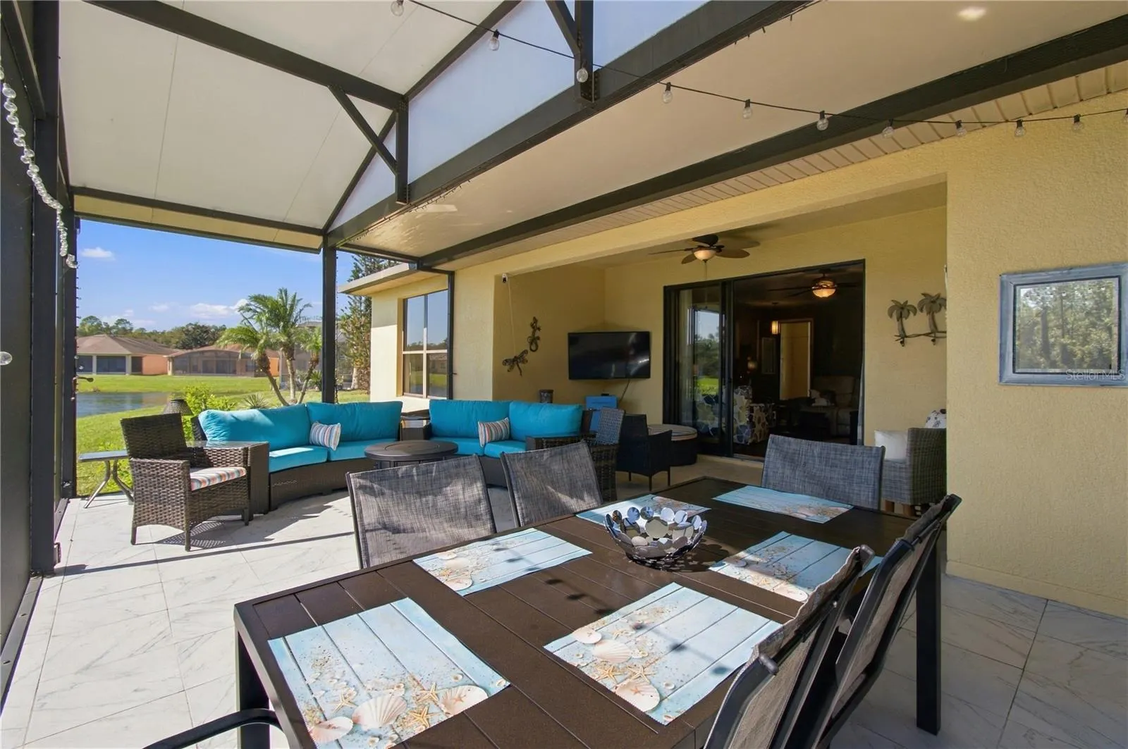318 LA JOLLA LN