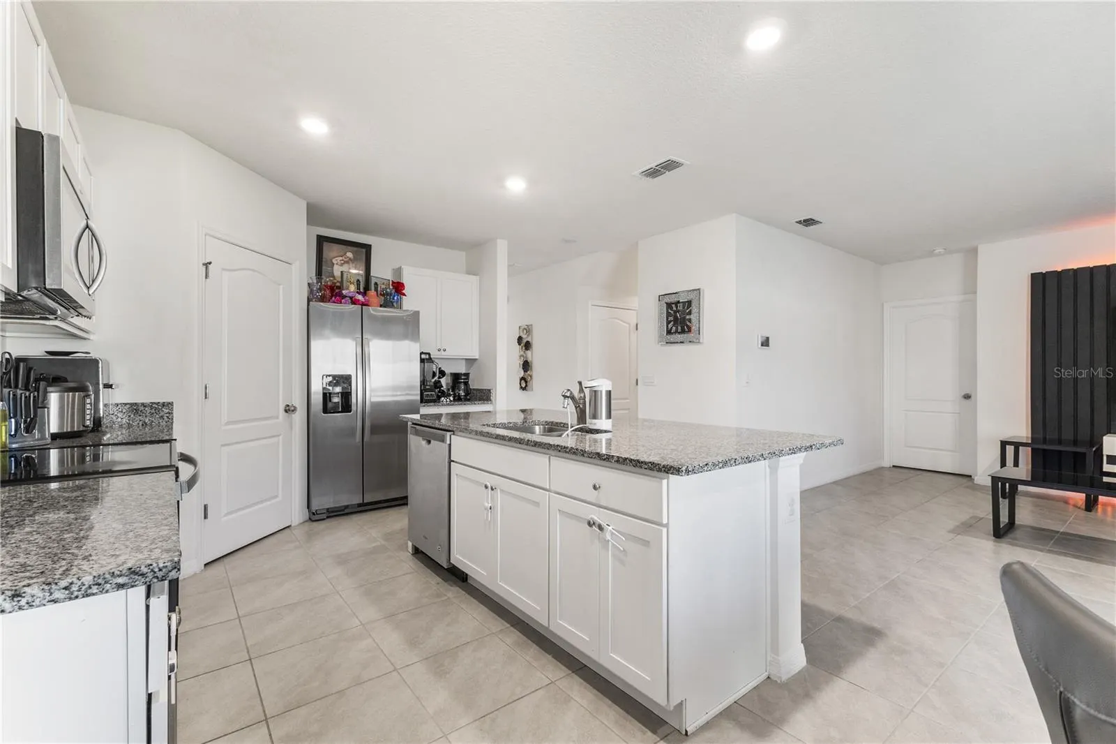 5565 WINONA DR