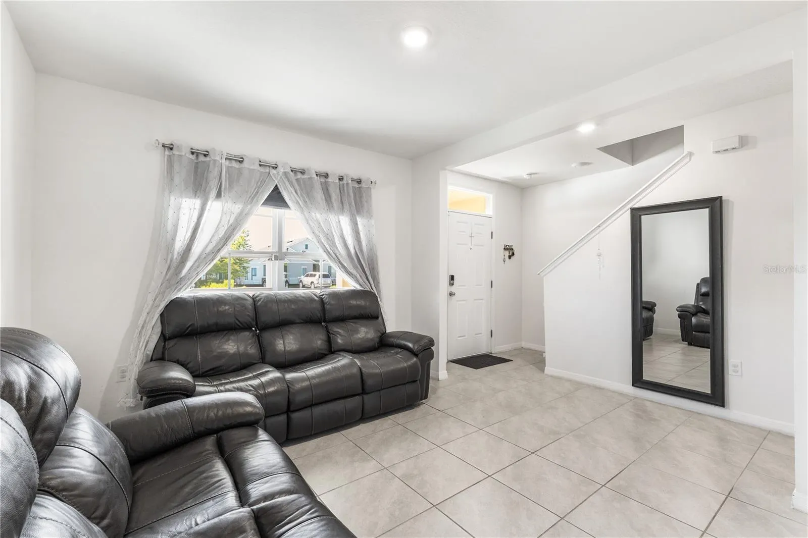 5565 WINONA DR