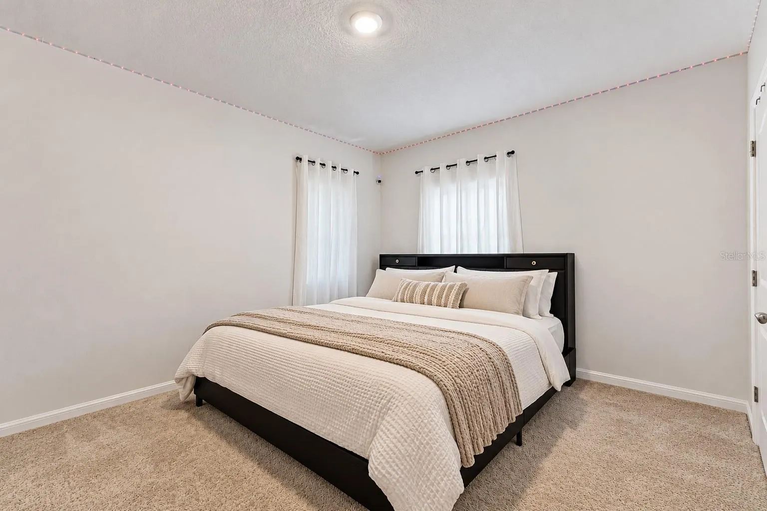 5565 WINONA DR