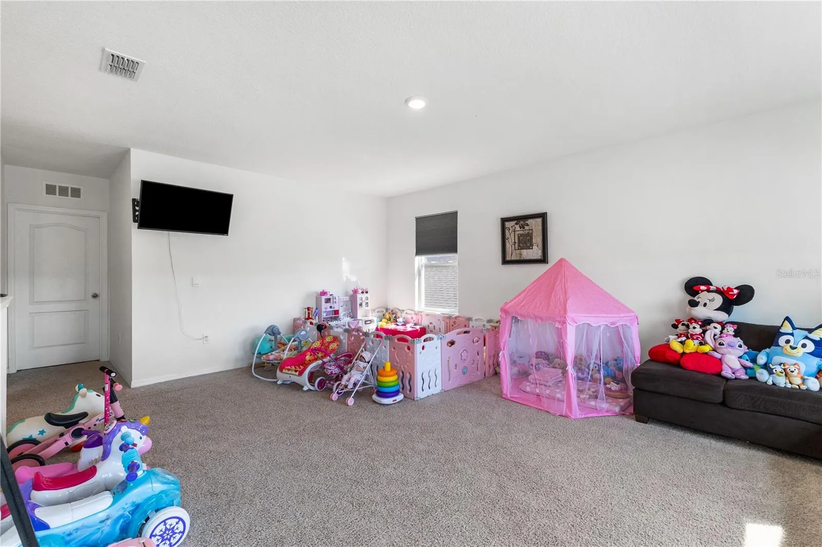 5565 WINONA DR