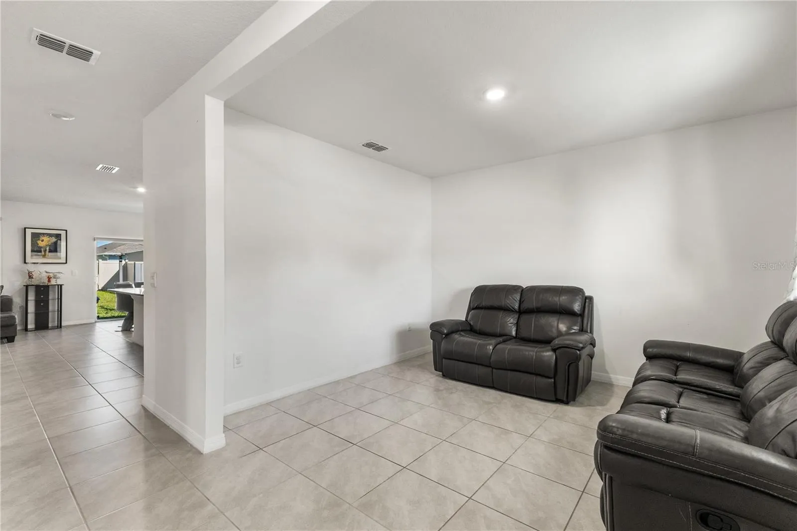 5565 WINONA DR