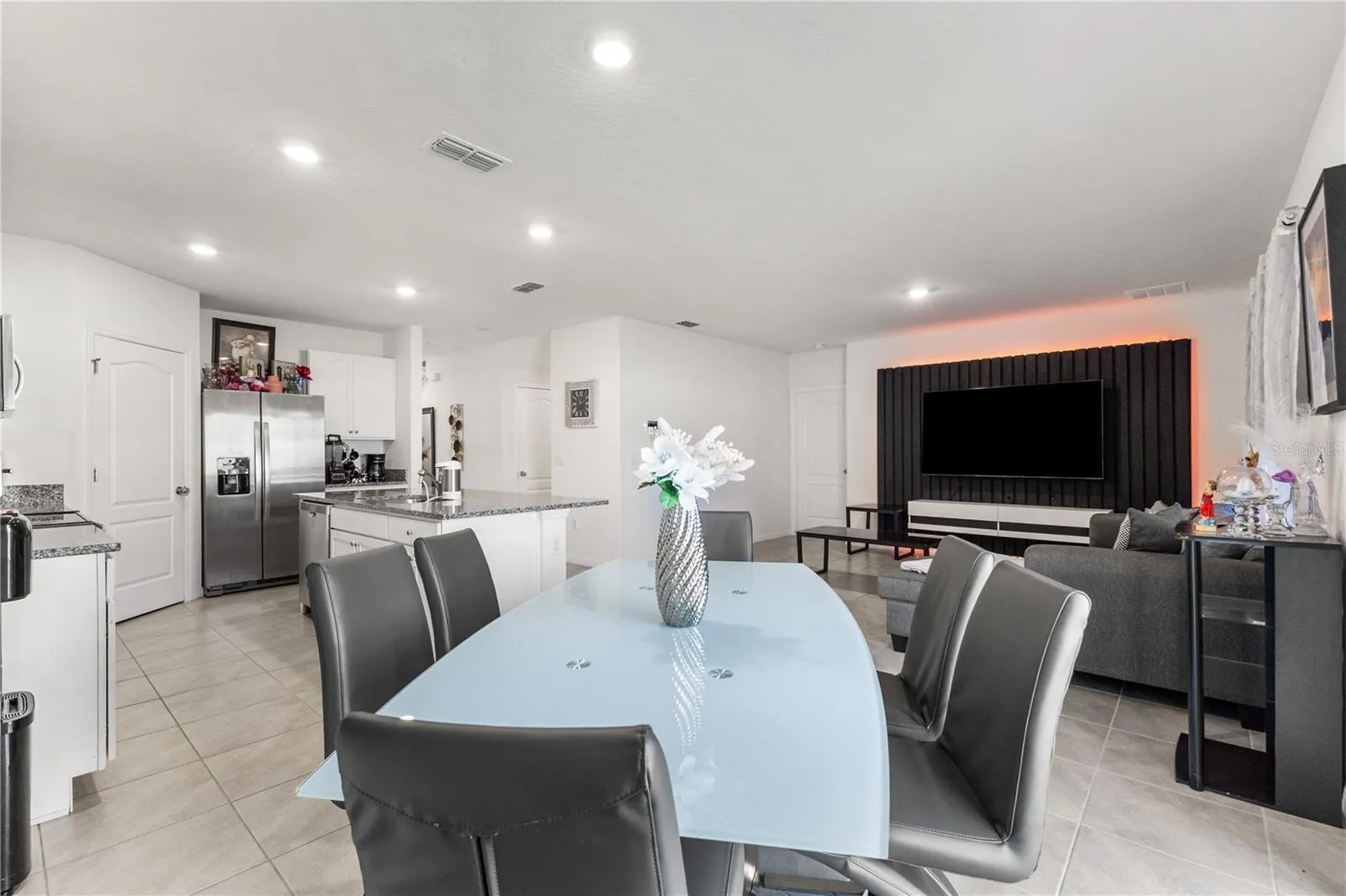 5565 WINONA DR