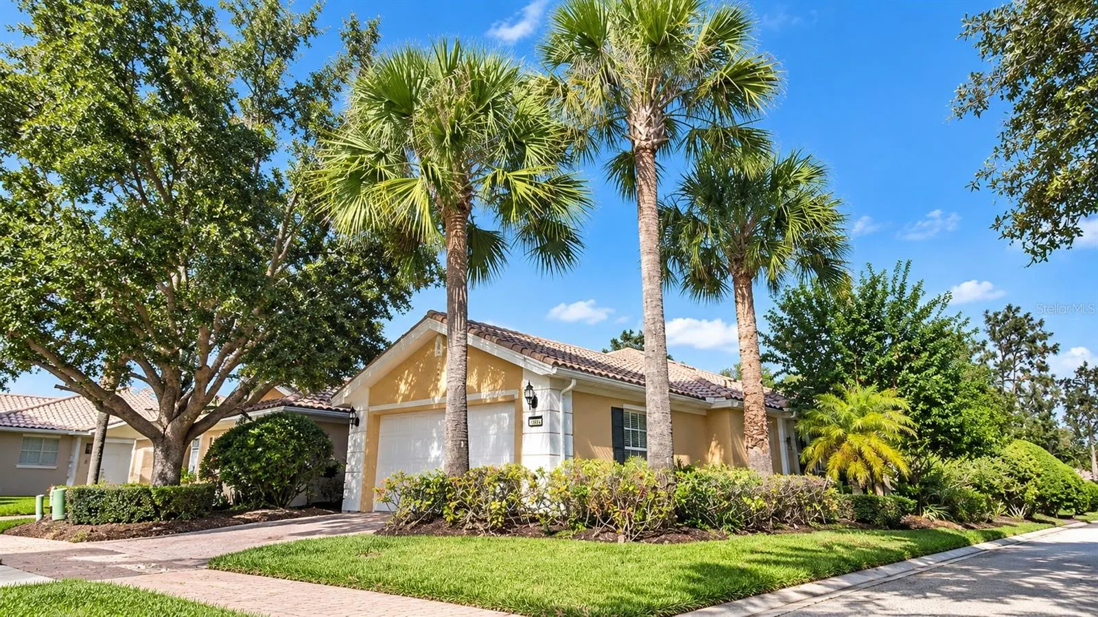 11923 DELFINA LN