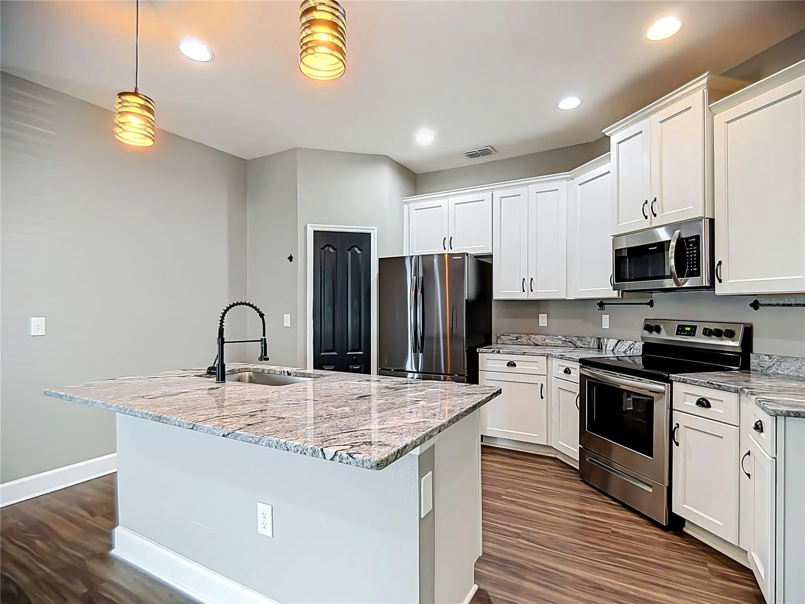 188 BLACK SKIMMER LN