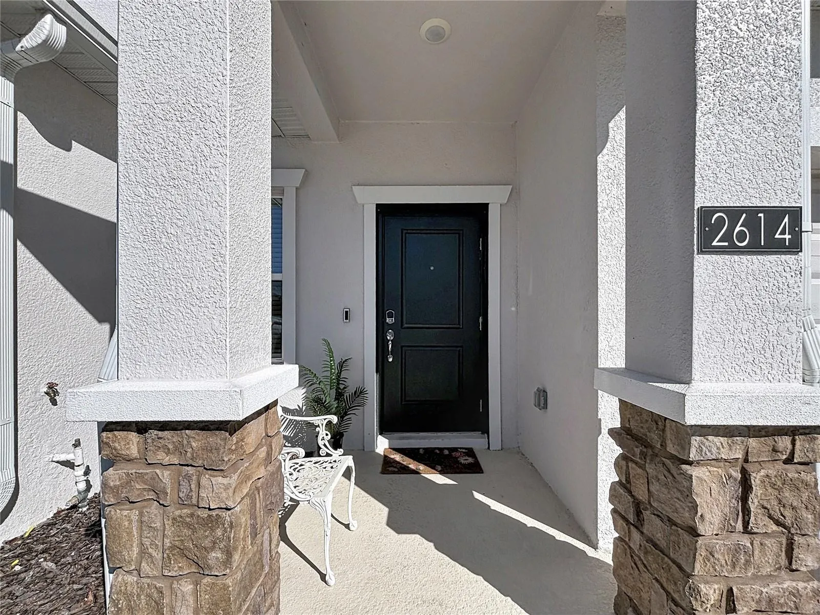 2614 RUNNERS CIR