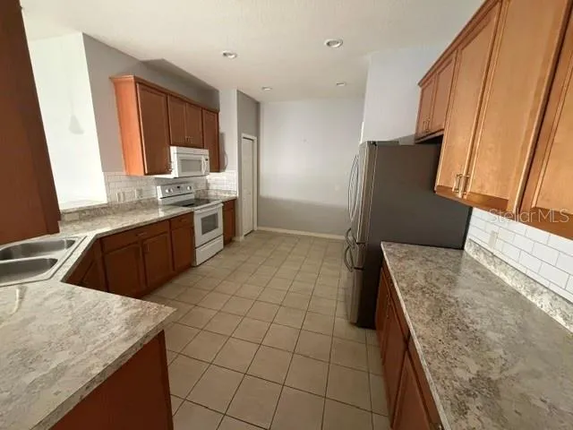 1643 LINZ CT