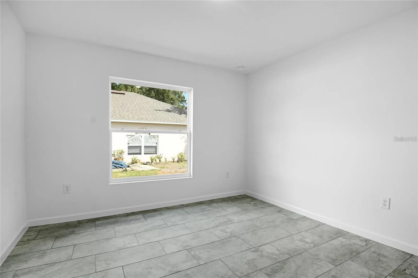 878 NELSON DR