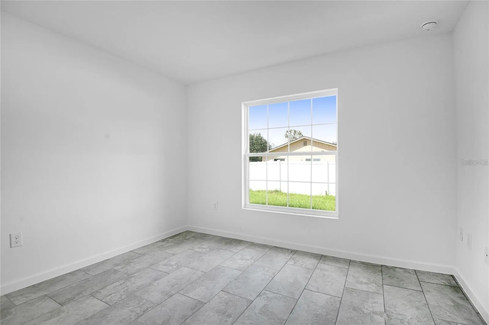 878 NELSON DR