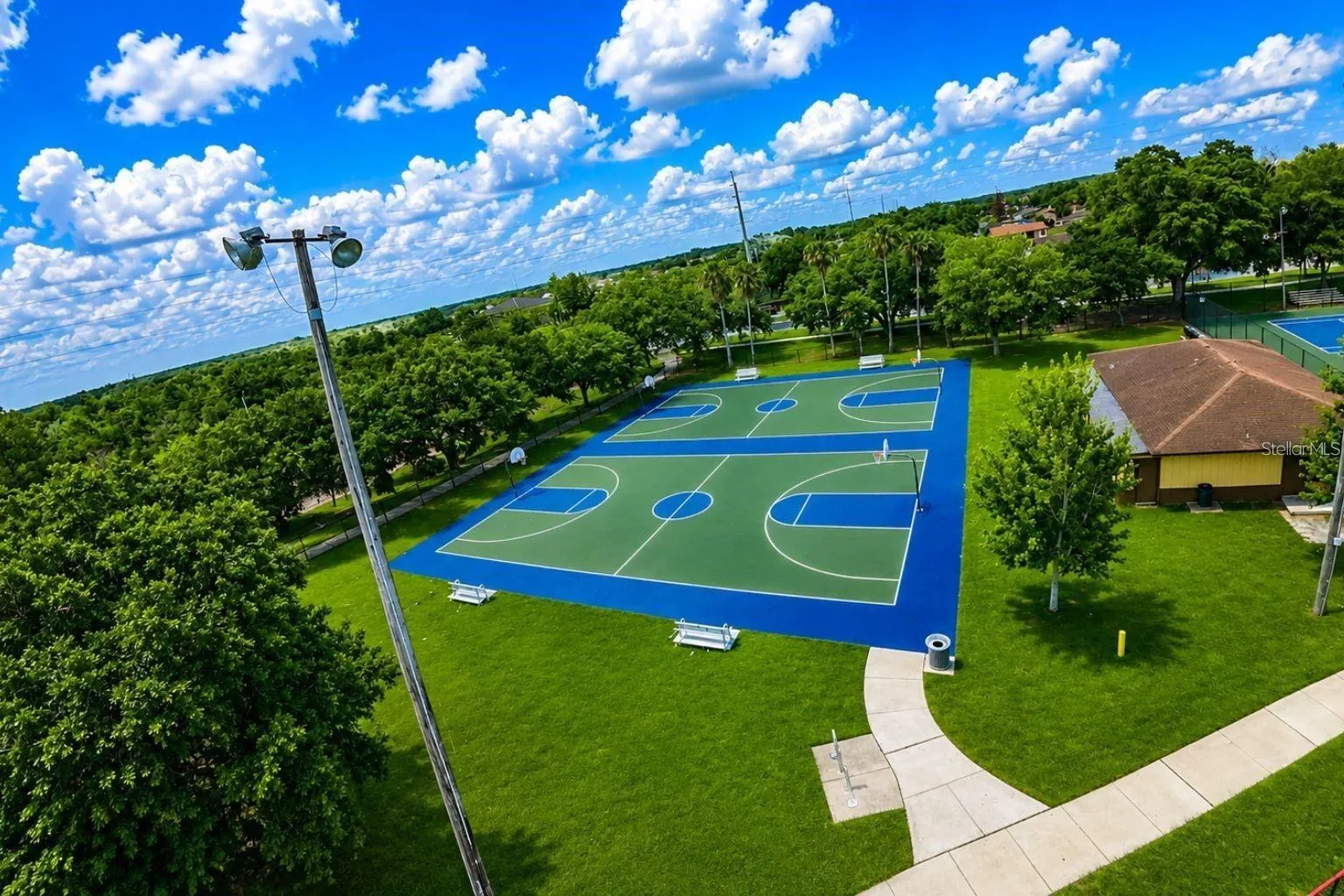 878 NELSON DR