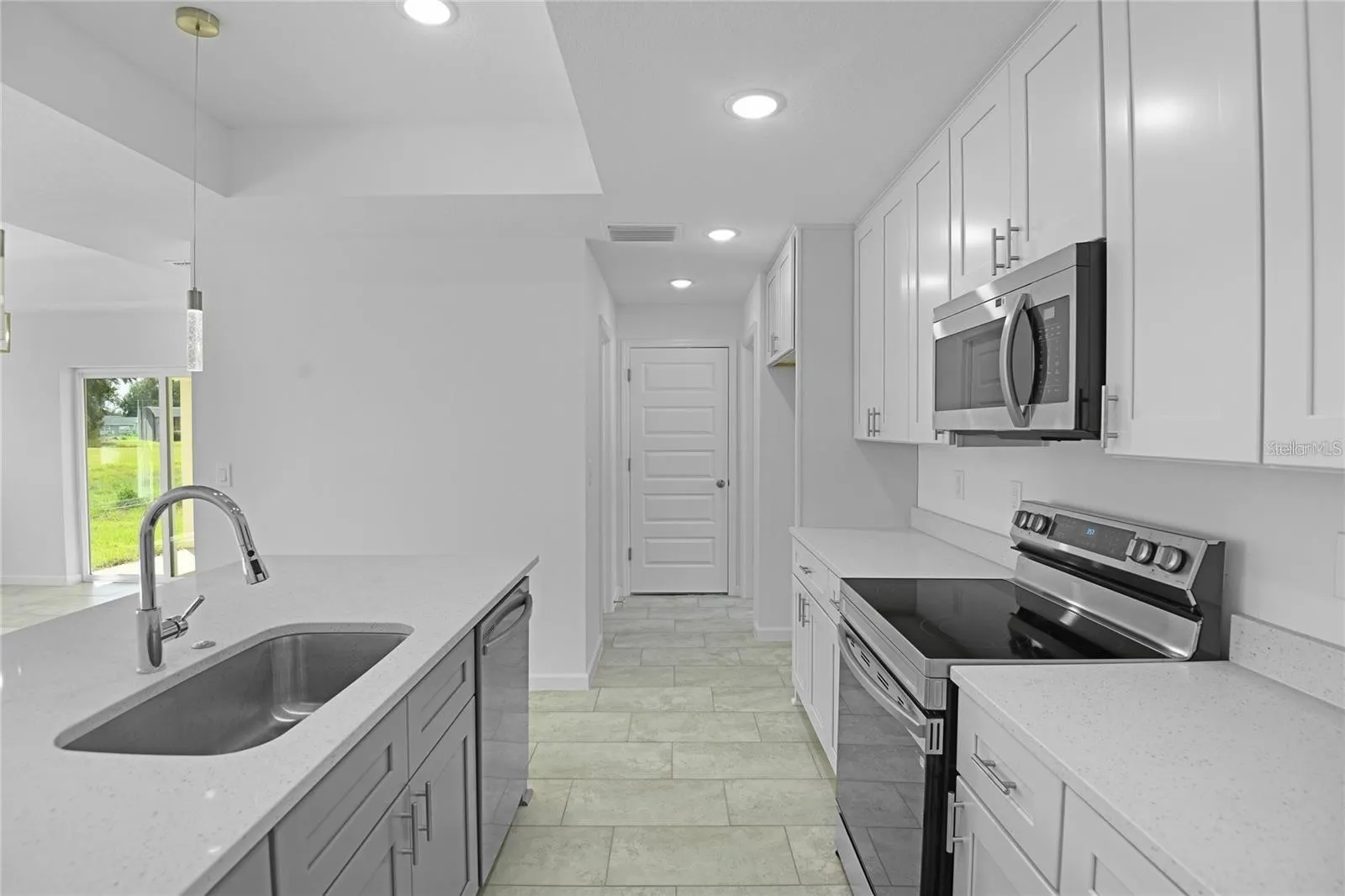 878 NELSON DR