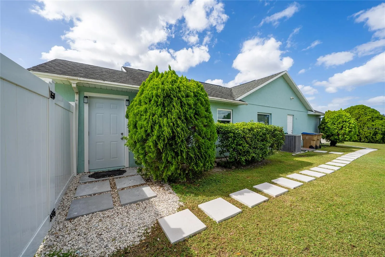 2401 SAN LUIS REY CT