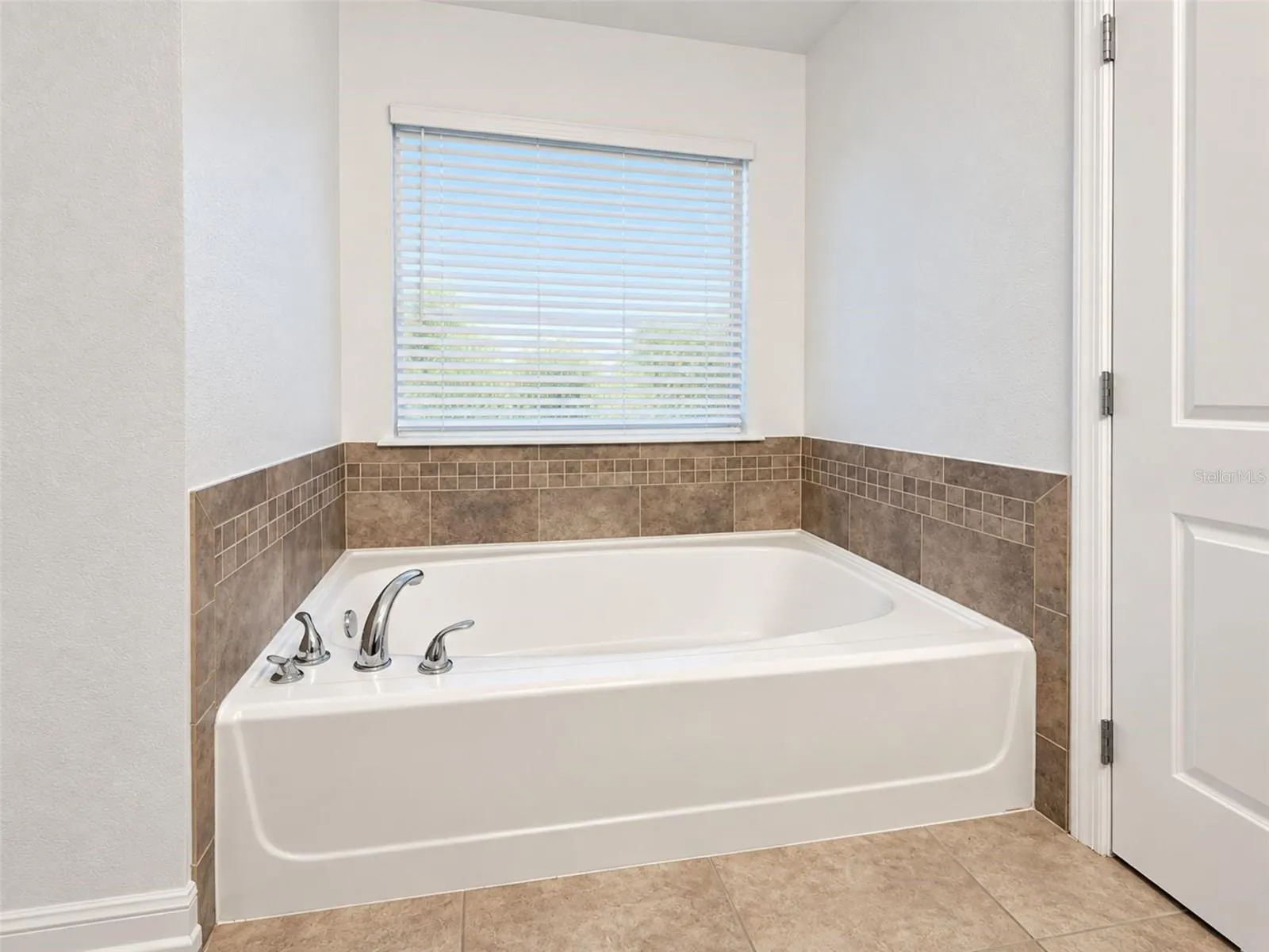 2887 MOONSTONE BEND