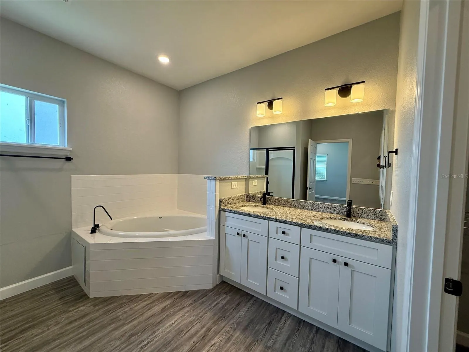 2411 WILLOW WAY
