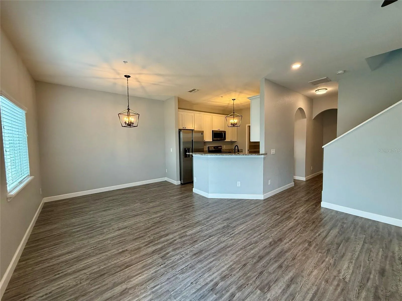 2411 WILLOW WAY