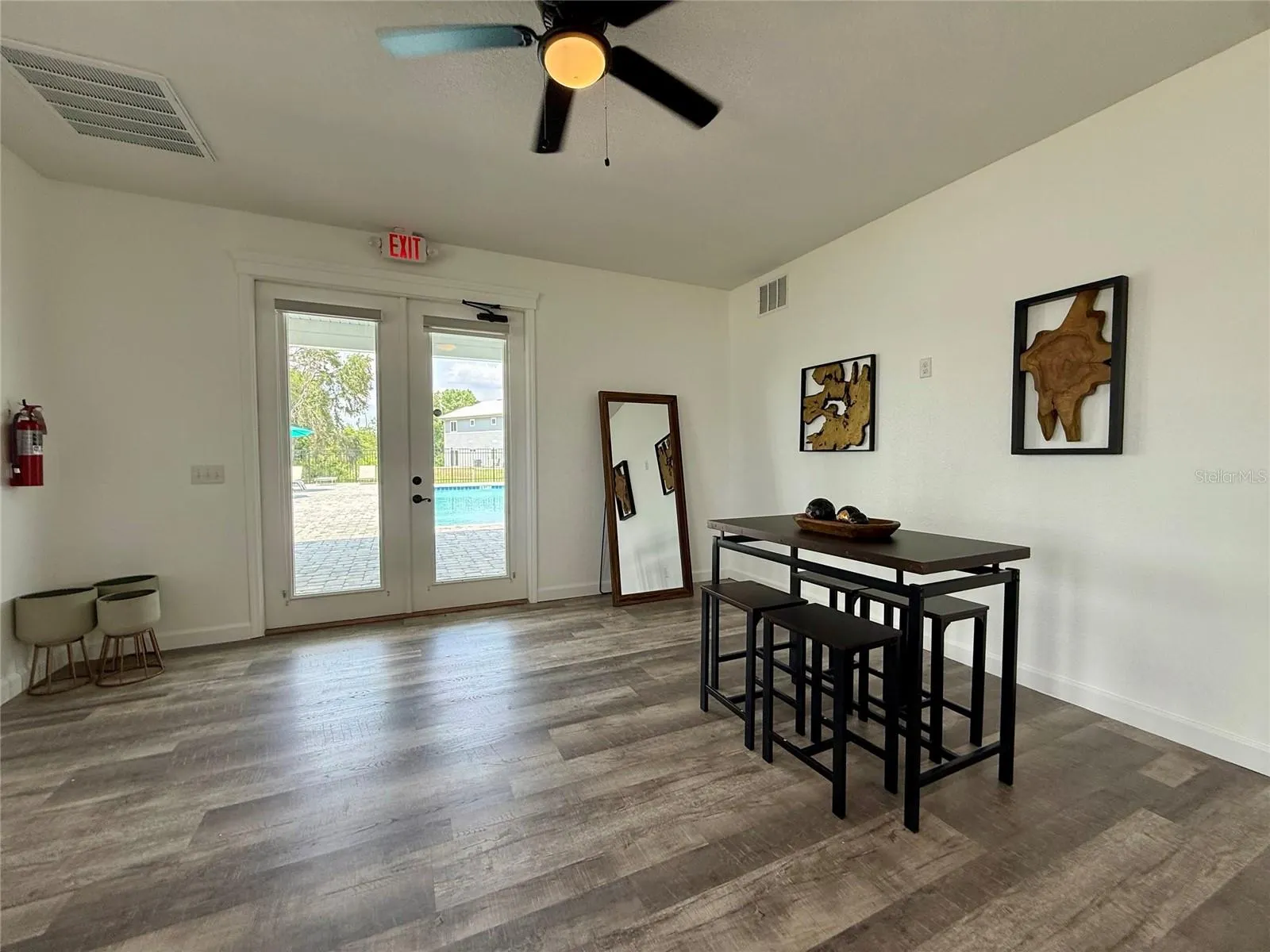 2411 WILLOW WAY