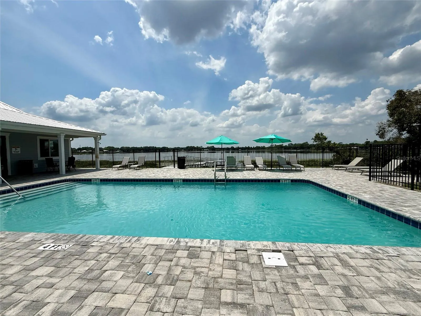 2411 WILLOW WAY