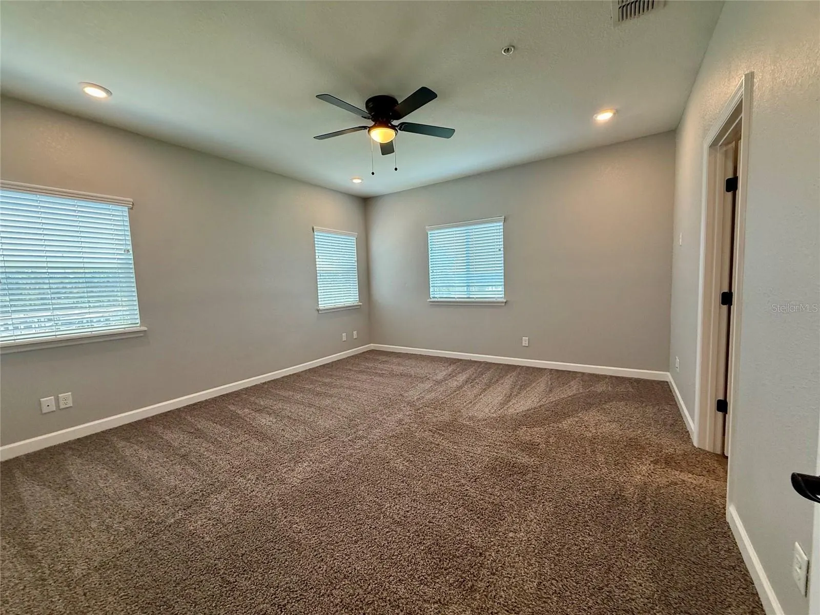 2411 WILLOW WAY