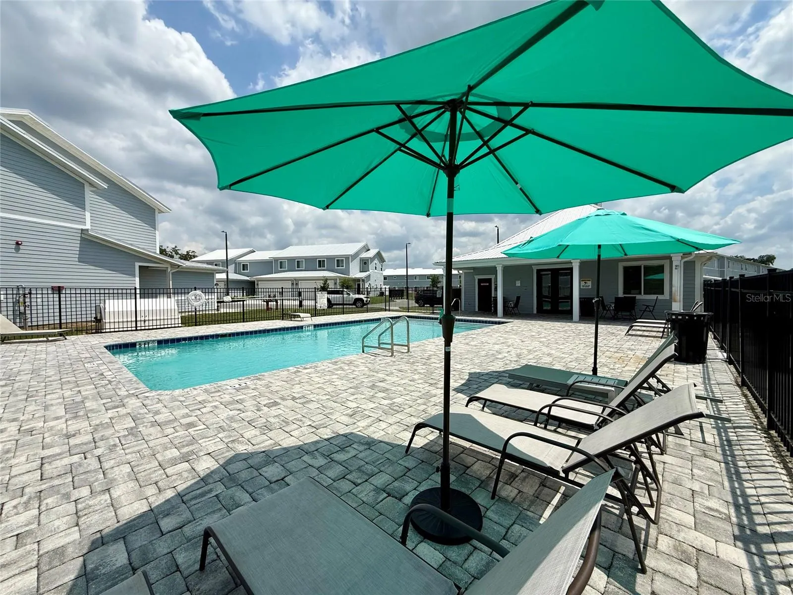 2403 WILLOW WAY