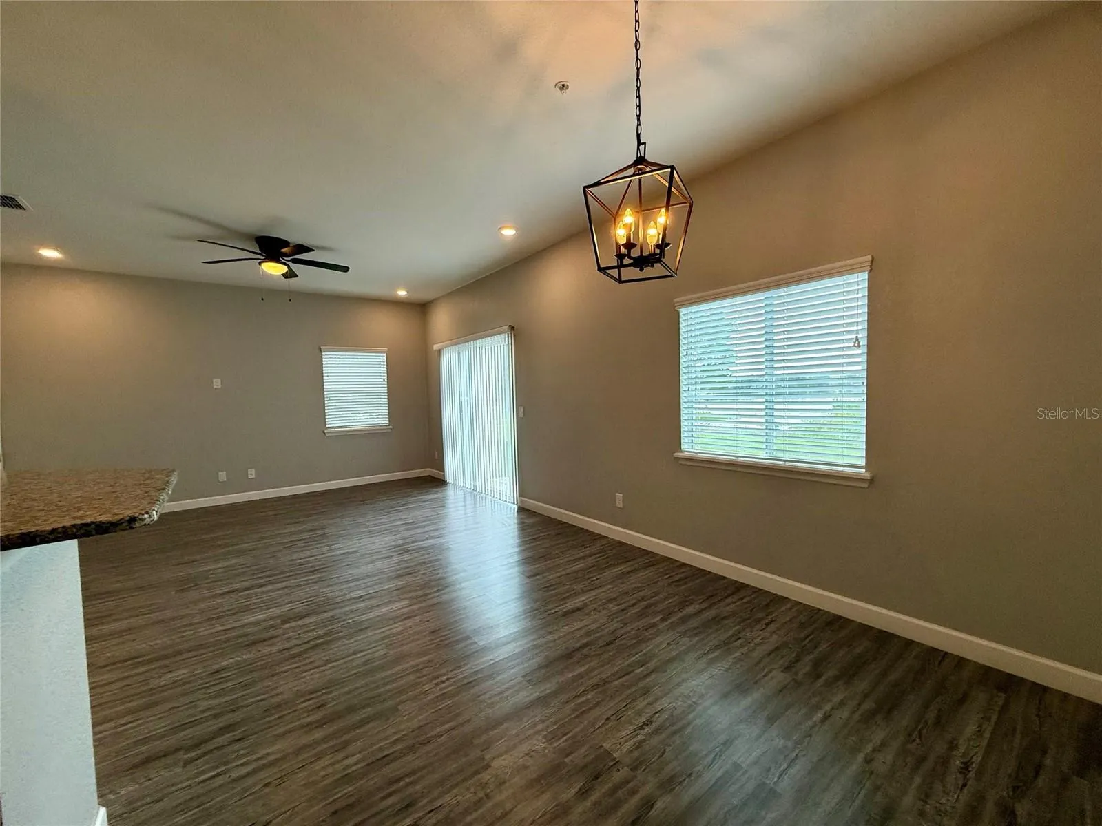 2403 WILLOW WAY