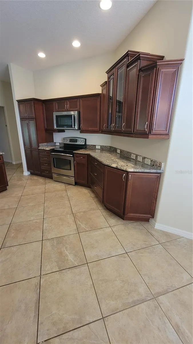 941 MANDRAKE ST