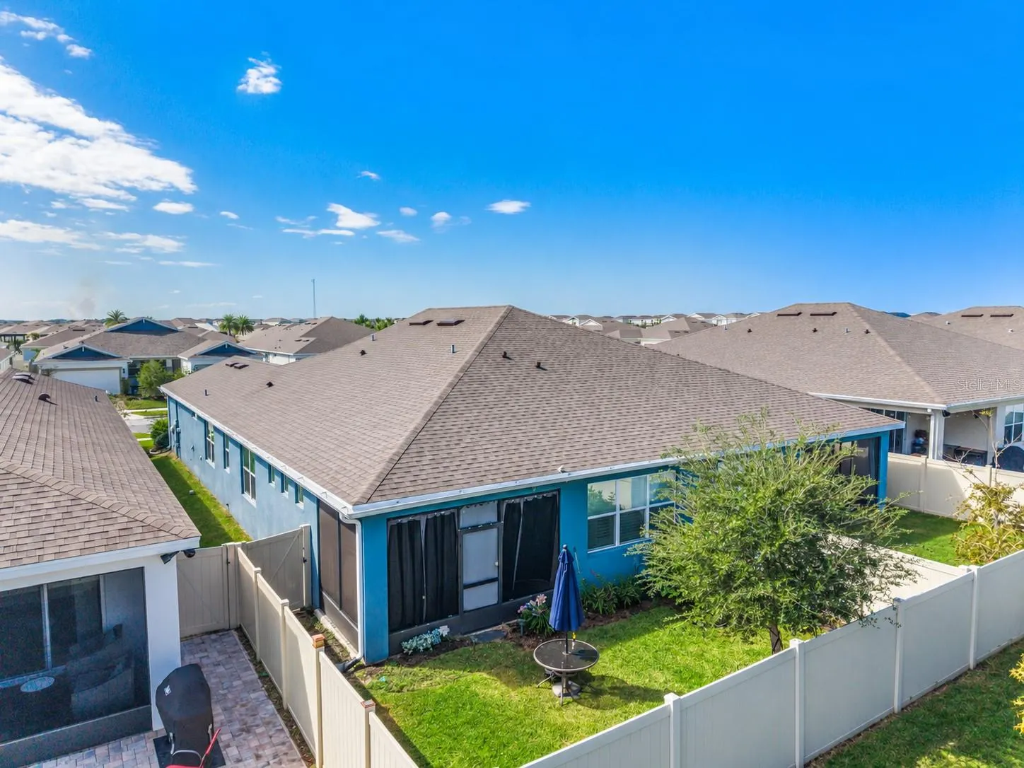2711 SUMMER RETREAT LN