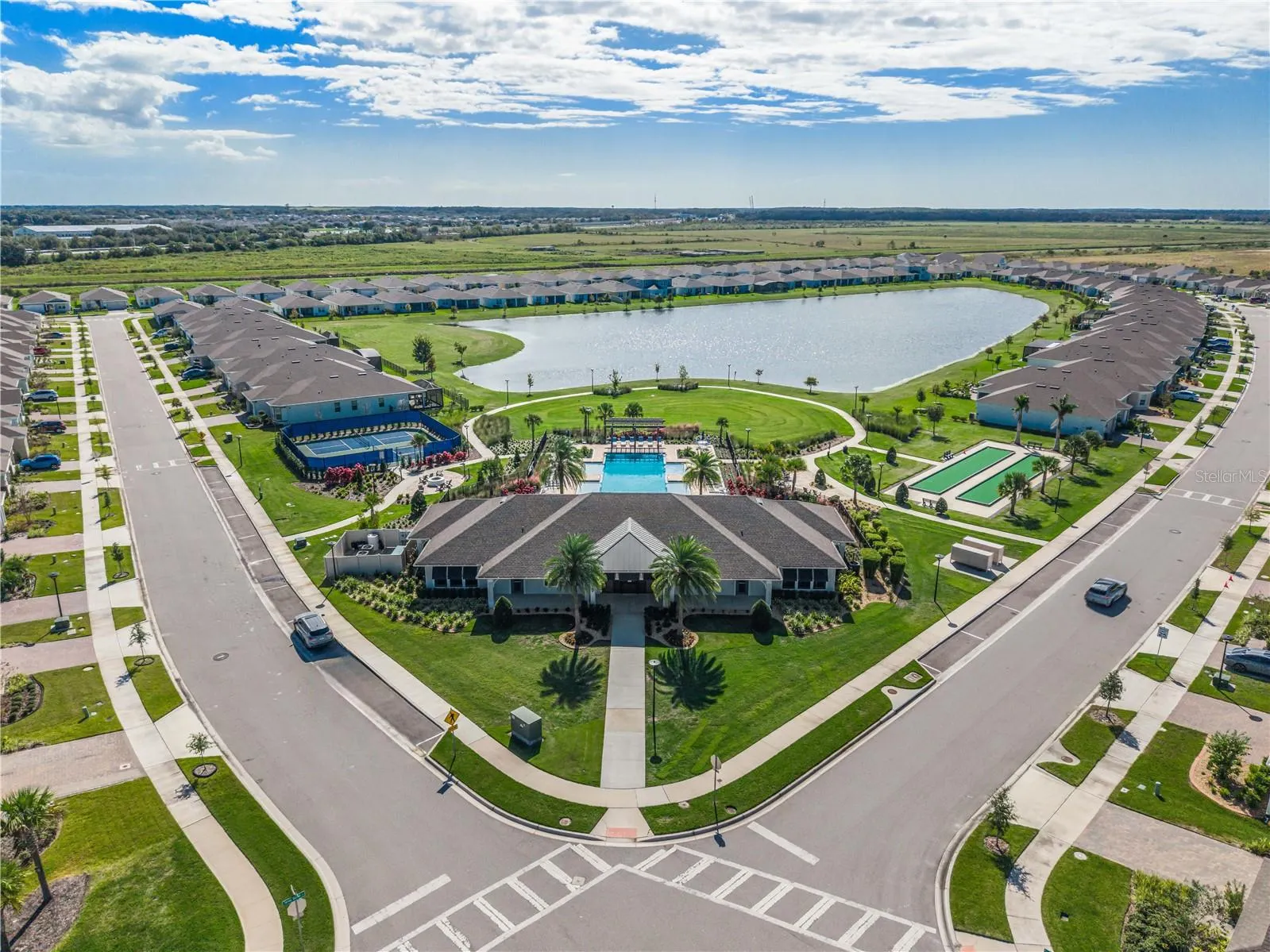 2711 SUMMER RETREAT LN