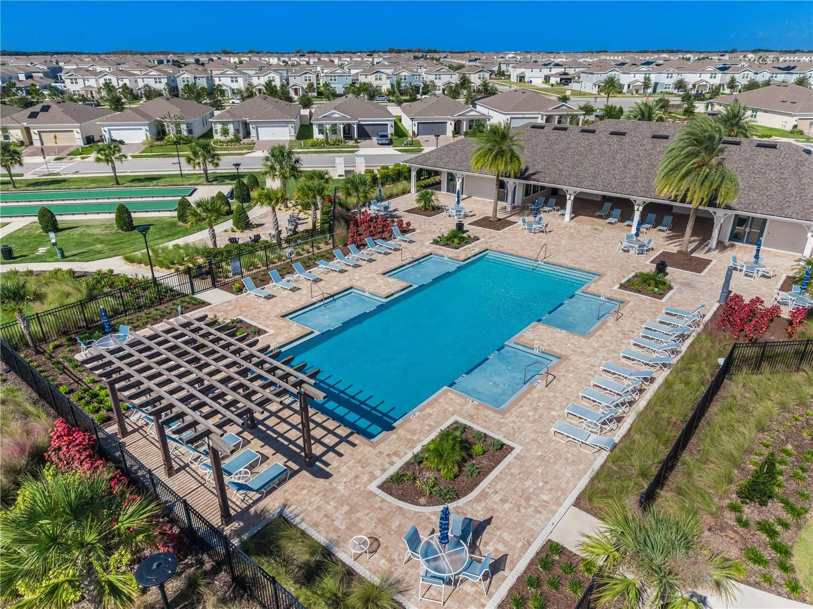 2711 SUMMER RETREAT LN