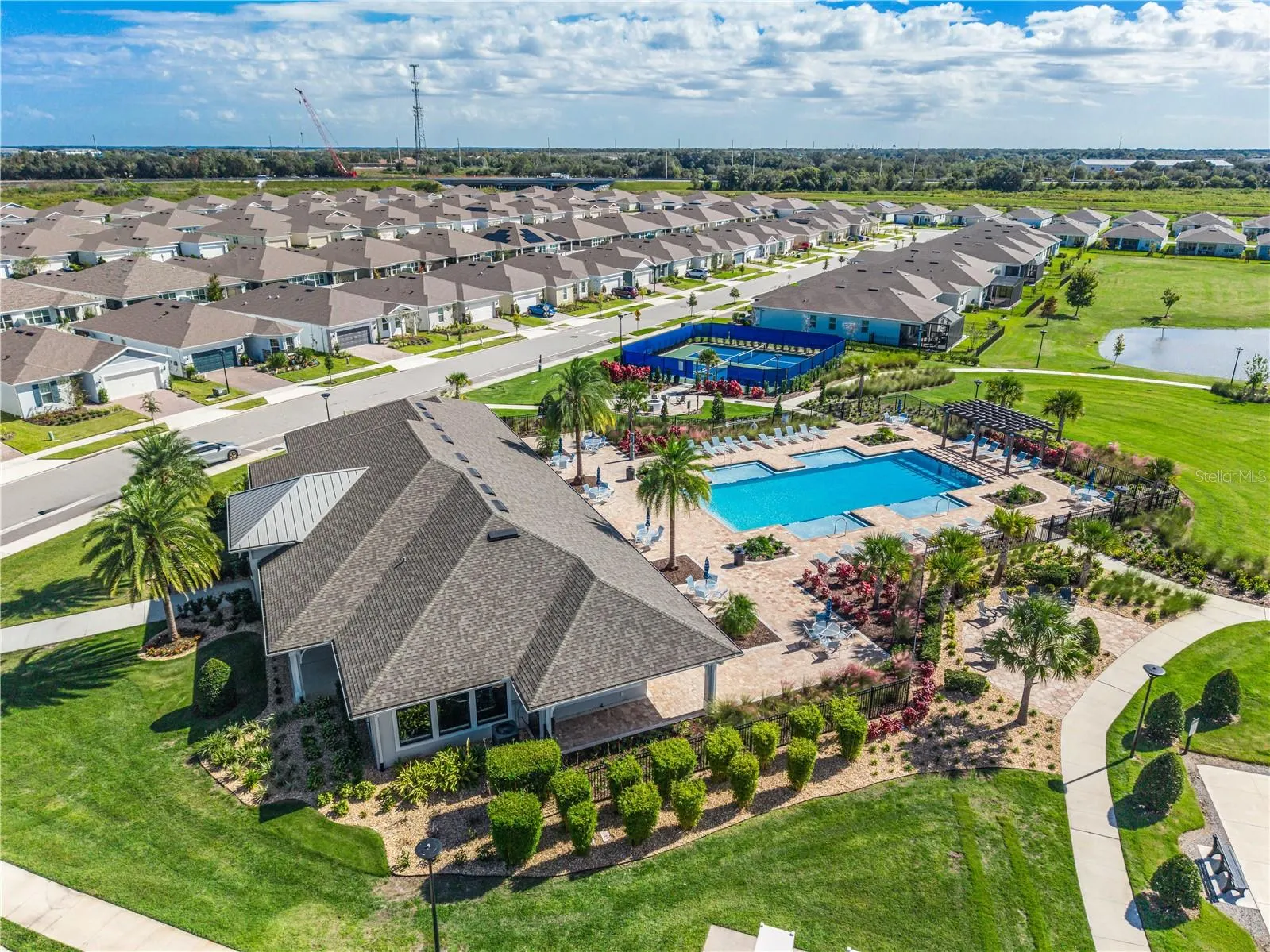 2711 SUMMER RETREAT LN